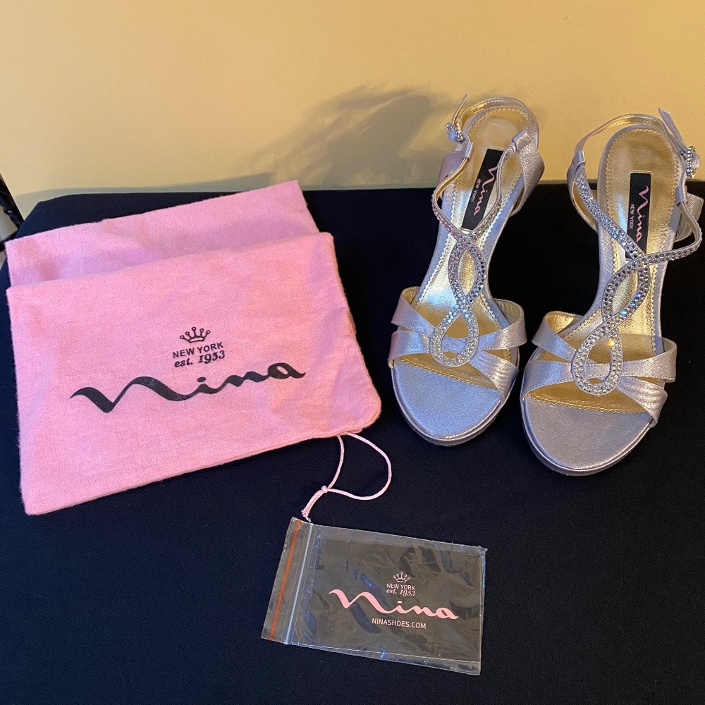 NINA SILVER DRESS SANDALS, SIZE 8M